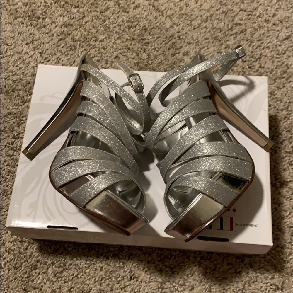 Strappy silver Shï heels